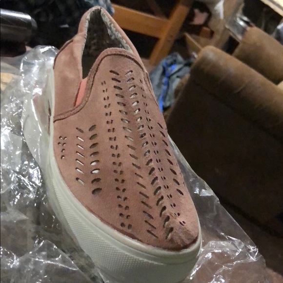 Brand new shoes - Picture 2 of 3